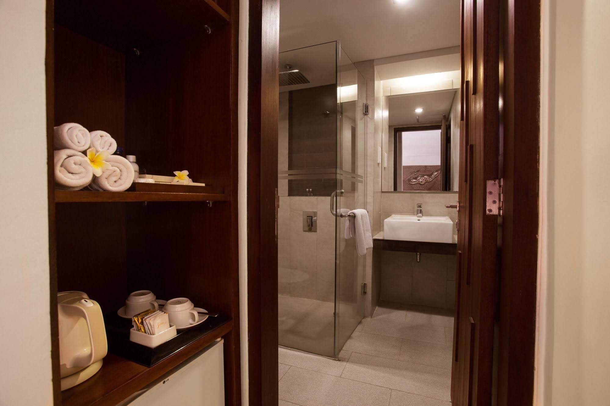 D'Primahotel Seminyak Экстерьер фото