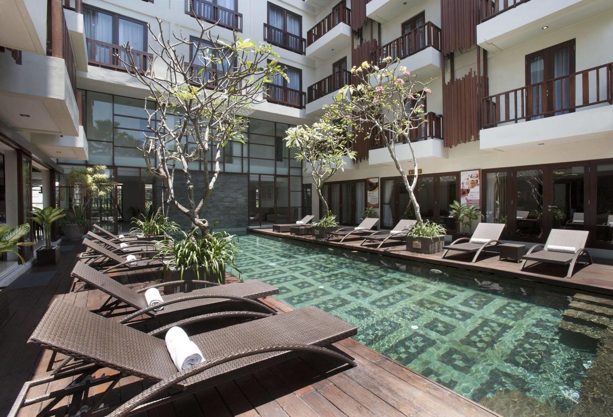 D'Primahotel Seminyak Экстерьер фото