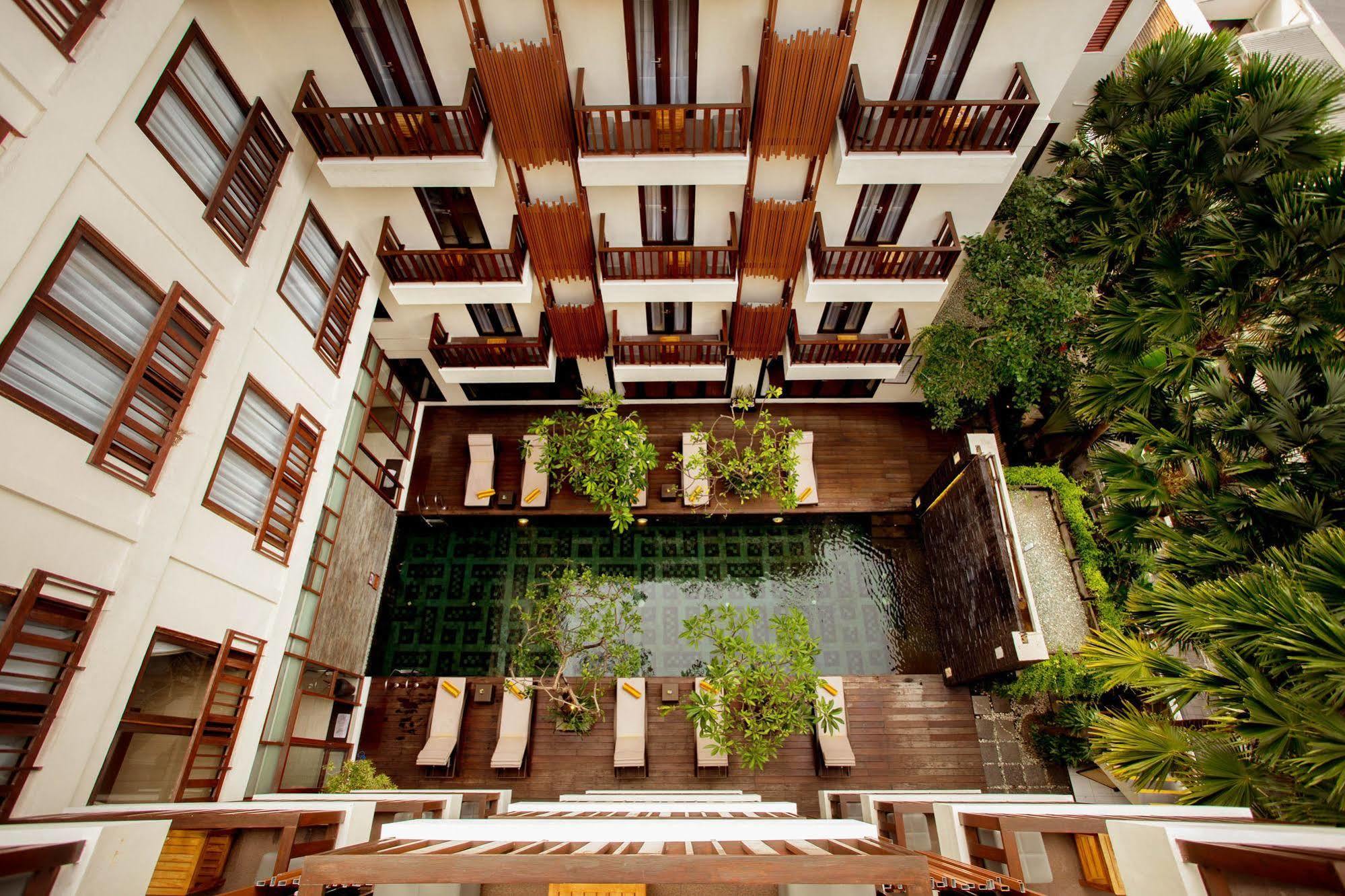 D'Primahotel Seminyak Экстерьер фото